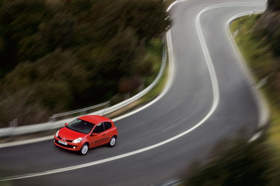  Renault Clio 2006 года  (фото 21 из 97)